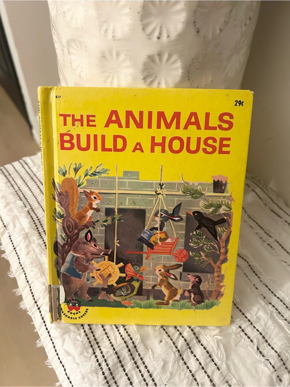 Vintage 1963 The Animals Build a House Wonder Book